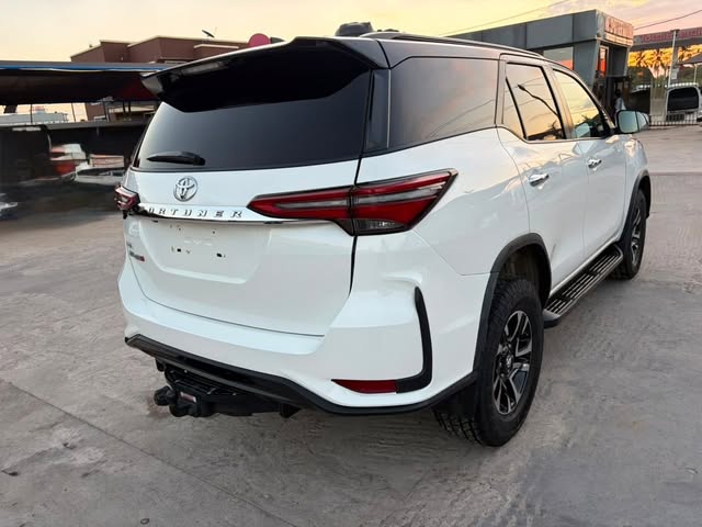 Toyota Fortuner bei poa sokoni Dar es Salaam Tanzania