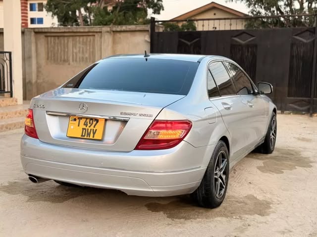 Magari Sokoni Benz C-Class ya Bei Poa 2008