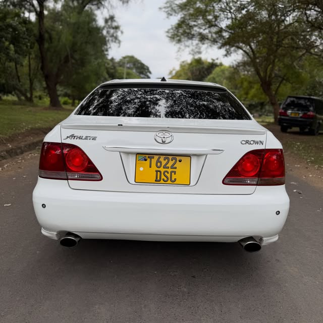 Toyota Crown bei poa sokoni Arusha Tanzania