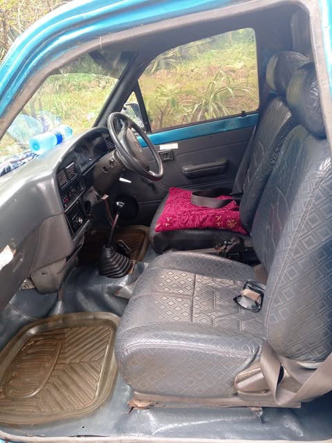Toyota Hilux bei poa sokoni Dar es Salaam Tanzania