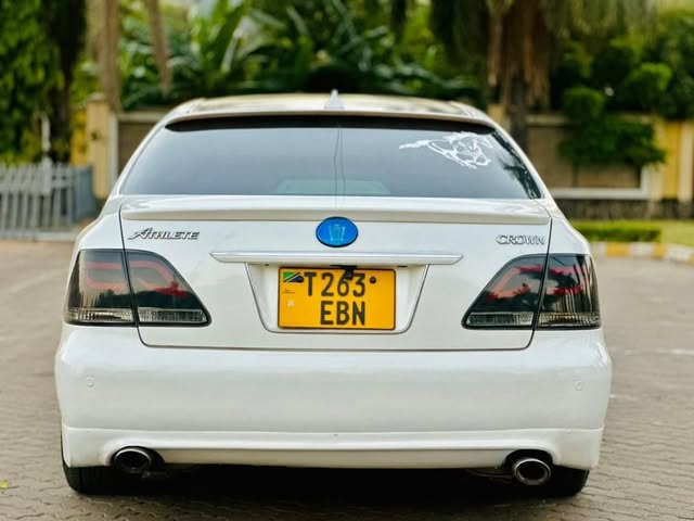 Used Toyota Crown 2005 for Sale in Mwanza