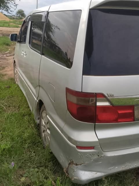 Magari Alphard 2005 lipo Dar es Salaam