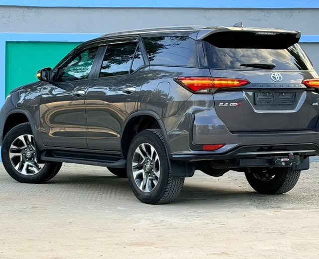 Magari Sokoni Toyota Fortuner ya Bei Poa 2024