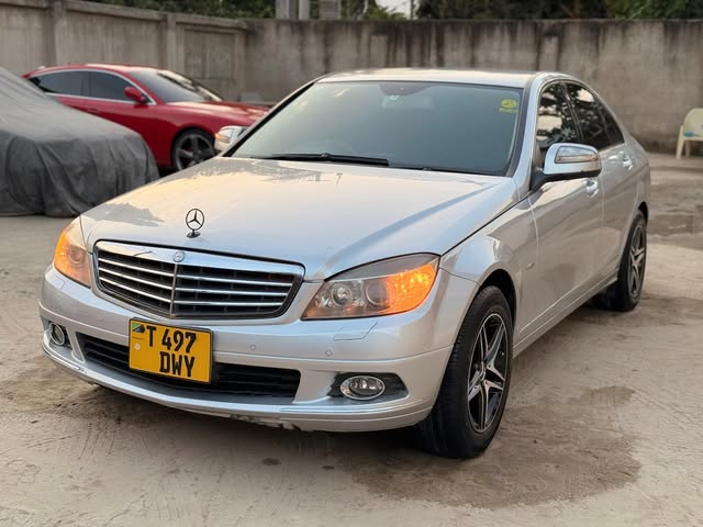 Magari Sokoni Benz C-Class ya Bei Poa 2008