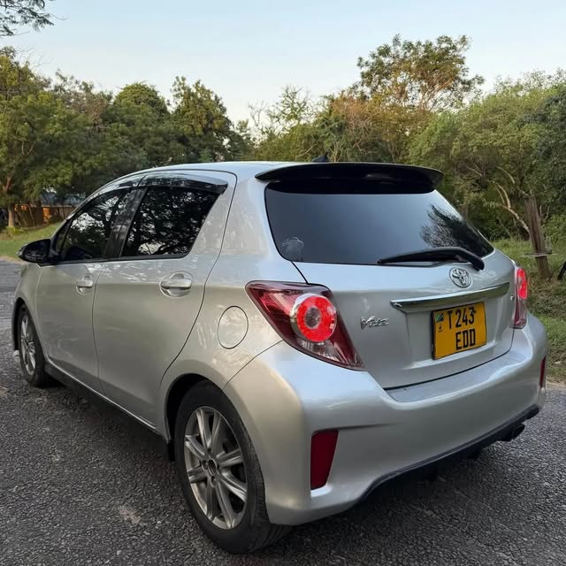 Magari Sokoni Toyota Vitz ya Bei Poa 2013