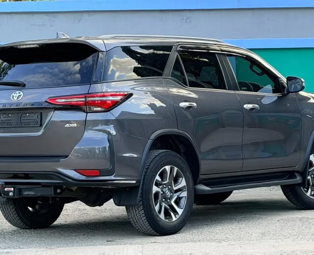 Toyota Fortuner bei poa sokoni Dar es Salaam Tanzania