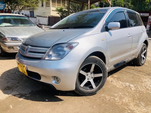 Toyota IST 2005 Inauzwa Mwanza Tanzania