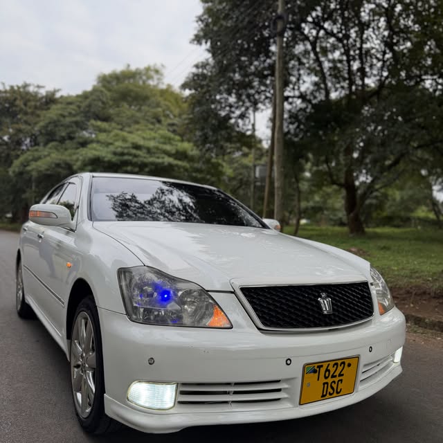 Magari Used Toyota Crown 2007 Arusha Tanzania