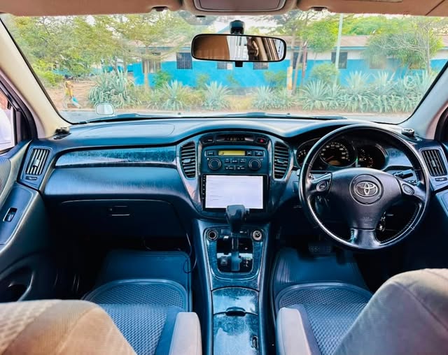 Toyota Kluger 2006 Inauzwa Mwanza Tanzania