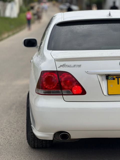 Used Toyota Crown 2005 for Sale in Dar es Salaam