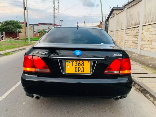 Magari Sokoni Toyota Crown ya Bei Poa 2007