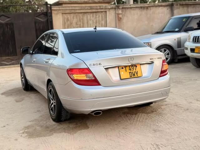 Benz C-Class 2008 Inauzwa Dar es Salaam Tanzania