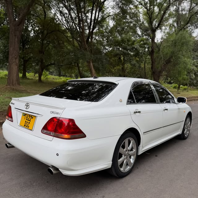 Magari Used Toyota Crown 2007 Arusha Tanzania