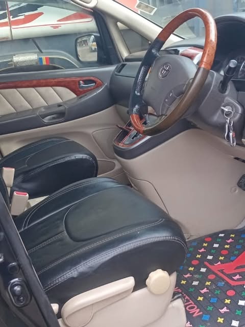 Magari Sokoni Toyota Alphard ya Bei Poa 2005