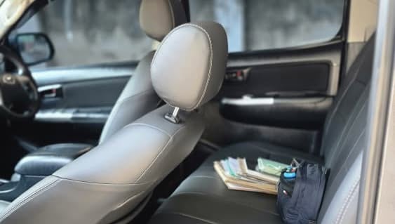 Toyota Hilux bei poa sokoni Dar es Salaam Tanzania