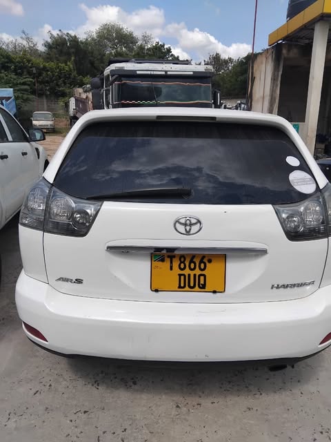 Magari Sokoni Toyota Harrier ya Bei Poa 2005