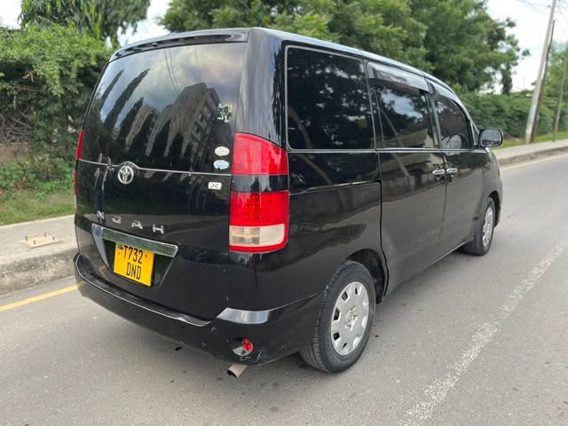 Price Toyota Noah 2005 for Sale in Dar es Salaam