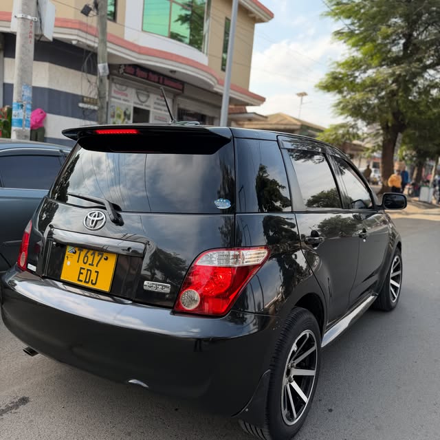 Magari Sokoni Toyota IST ya Bei Poa 2007