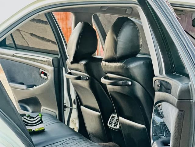 Price Toyota Crown 2005 for Sale in Mwanza