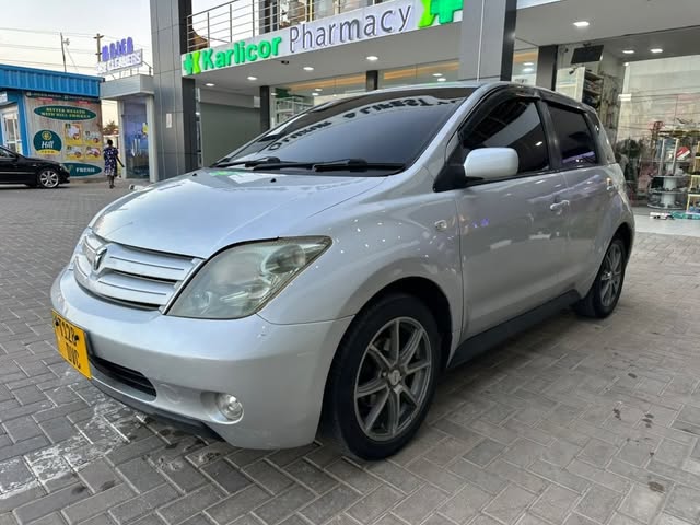 Toyota IST bei poa sokoni Dar es Salaam Tanzania