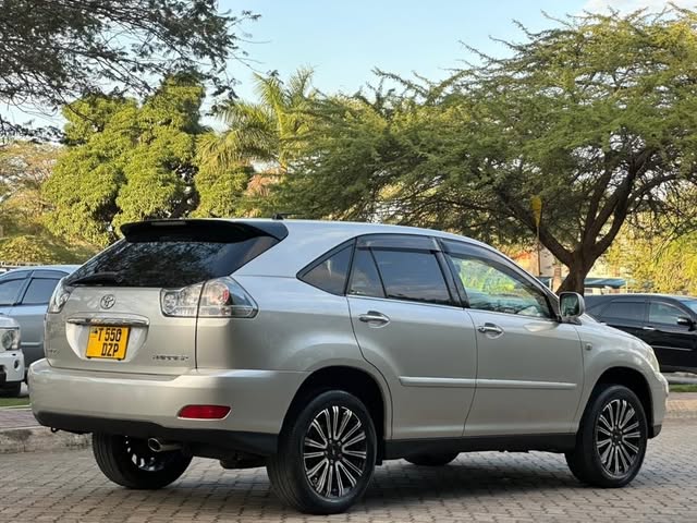 Toyota Harrier bei poa sokoni Dar es Salaam Tanzania