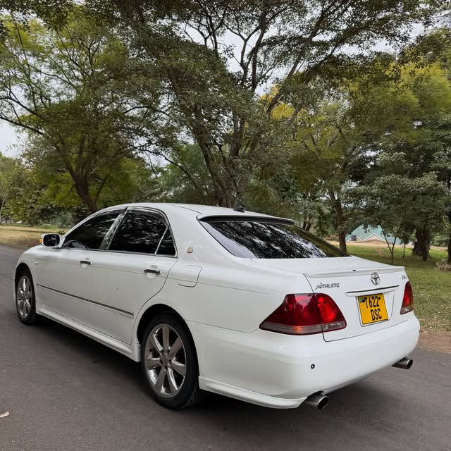 Magari Sokoni Toyota Crown ya Bei Poa 2007