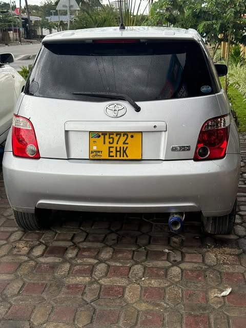 Magari Sokoni Toyota IST ya Bei Poa 2005