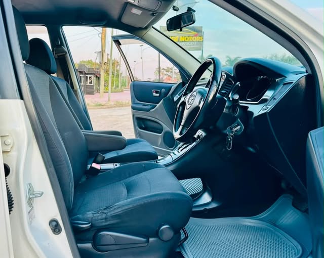 Toyota Kluger bei poa sokoni Mwanza Tanzania
