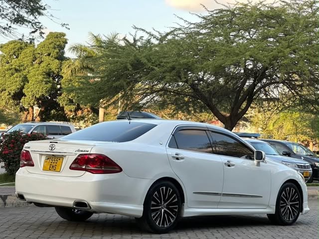 Used Toyota Crown 2009 for Sale in Dar es Salaam