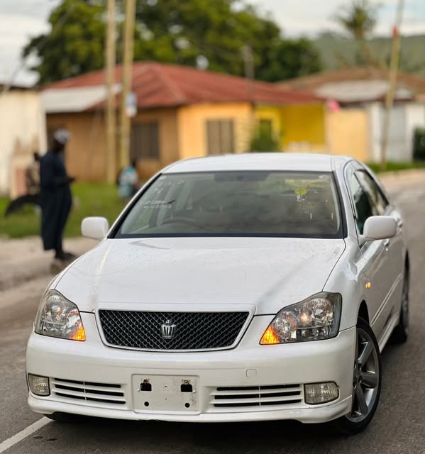 Buy Toyota Crown 2005 for Sale in Dar es Salaam
