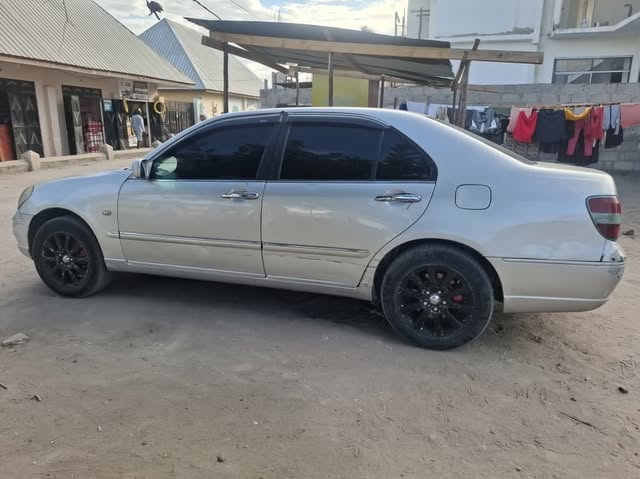 Magari Sokoni Toyota Brevis ya Bei Poa 2004