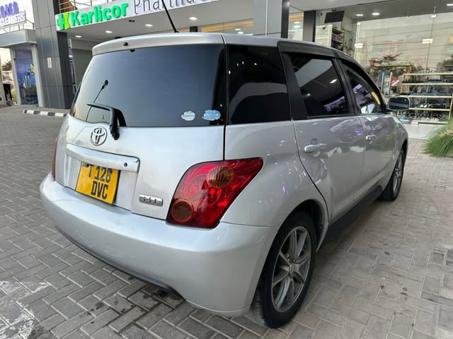 Magari IST 2004 lipo Dar es Salaam