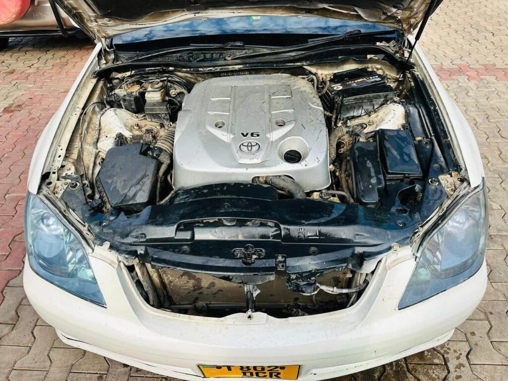 Magari Used Toyota Crown 2005 Iringa Tanzania
