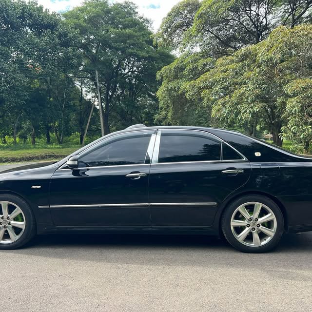 Toyota Crown bei poa sokoni Arusha Tanzania