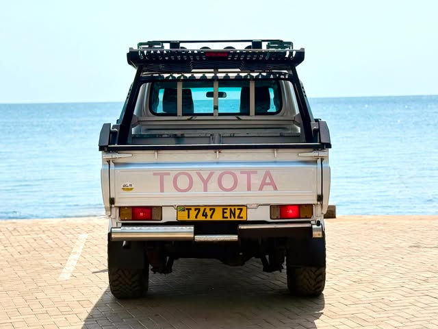 Toyota Land Cruiser 70 Series 2019 Inauzwa Mwanza Tanzania