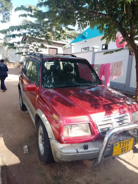 Used Suzuki Grand Vitara 2000 for Sale in Dar es Salaam