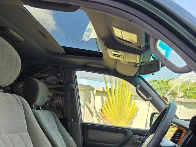Toyota Land Cruiser V8 bei poa sokoni Dar es Salaam Tanzania