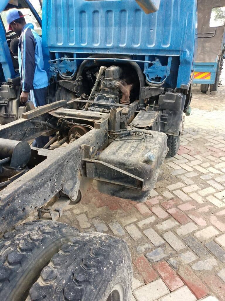 Mitsubishi Canter 2000 for Sale in Dar es Salaam