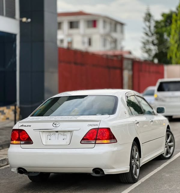 Used Toyota Crown 2005 for Sale in Dar es Salaam
