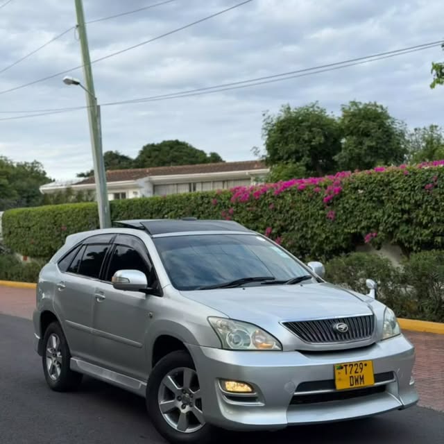 Magari Sokoni Toyota Harrier ya Bei Poa 2005