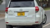 Toyota Vanguard bei poa sokoni Dar es Salaam Tanzania