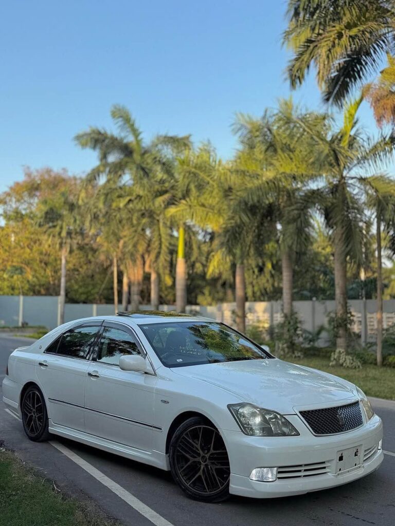 Magari Used Toyota Crown 2005 Dar es Salaam Tanzania