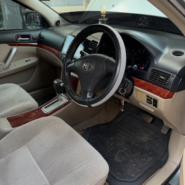 Toyota Premio bei poa sokoni Arusha Tanzania