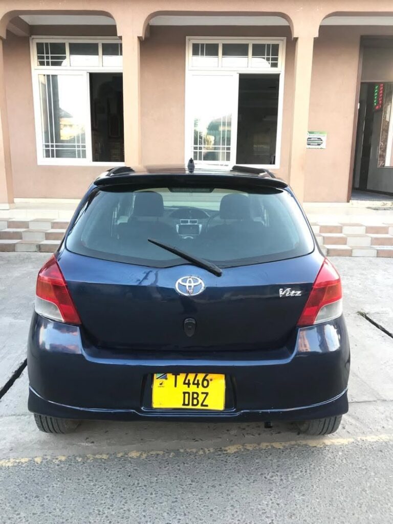 Magari Vitz 2006 lipo Dar es Salaam