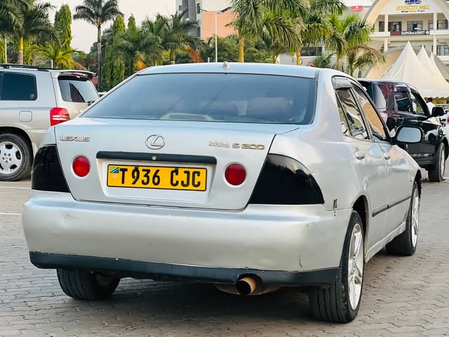 Magari Altezza 2002 lipo Mwanza