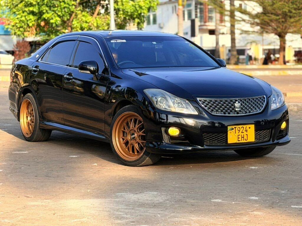 Price Toyota Crown 2009 for Sale in Mwanza