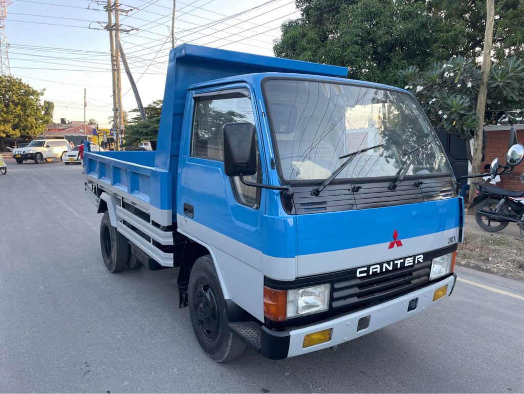 Magari Sokoni Mitsubishi Canter ya Bei Poa 1987