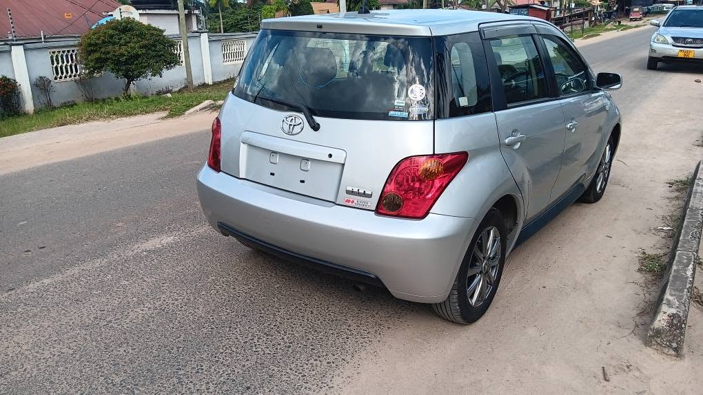 Toyota IST bei poa sokoni Dar es Salaam Tanzania
