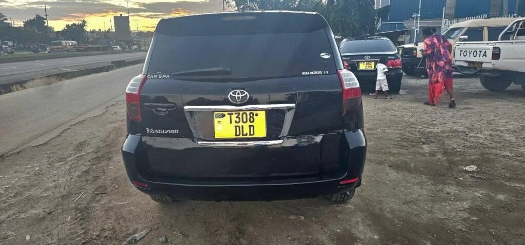 Magari Sokoni Toyota Vanguard ya Bei Poa 2010