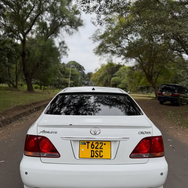 Toyota Crown bei poa sokoni Arusha Tanzania